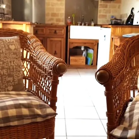 L'ecurie - Stunning Spacious With Shared Pool *