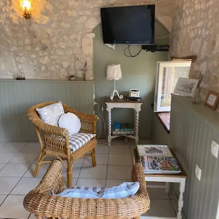 L'ecurie - Stunning Spacious With Shared Pool Ferienhaus Saint-Palais-de-Phiolin